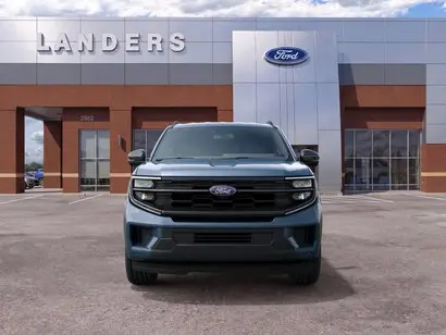 2027 Ford Expedition Active photo 3