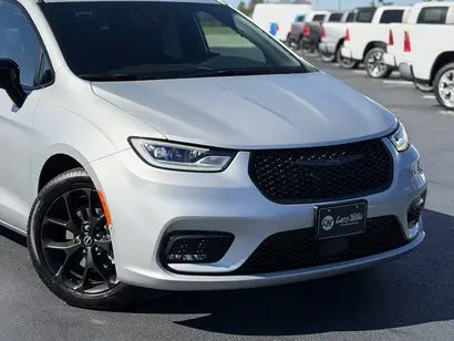 2026 Chrysler Pacifica Select photo 5