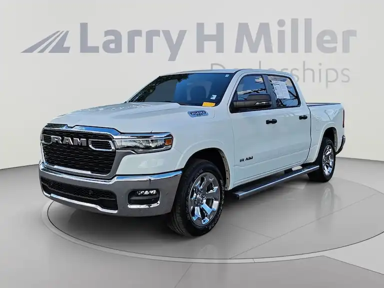 2025 RAM 1500 Big Horn/Lone Star 4x4 Crew Cab 5'7's photo