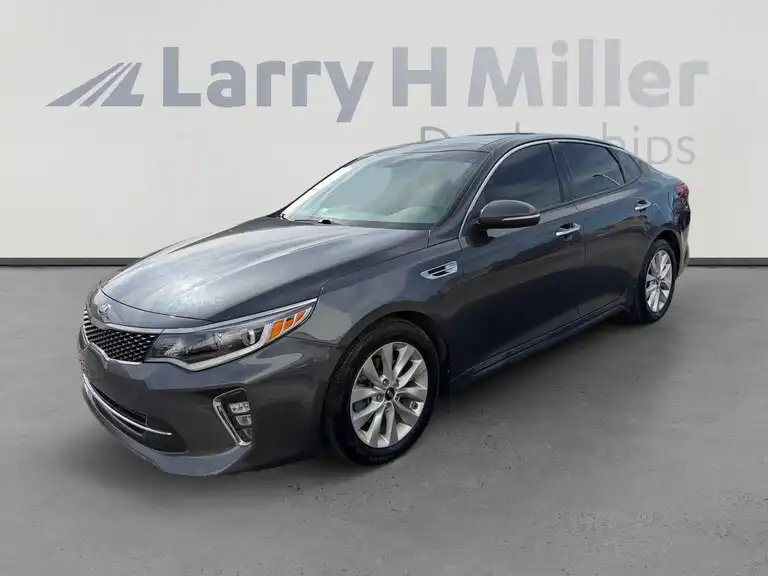 2018 Kia Optima S AT's photo