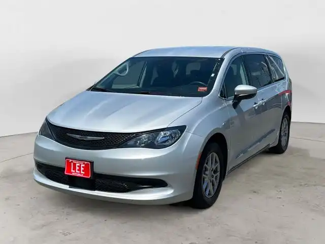 2023 Chrysler Voyager LX's photo