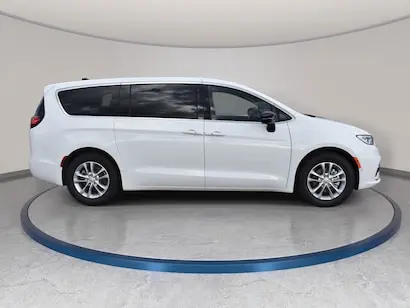 2026 Chrysler Pacifica Select photo 5