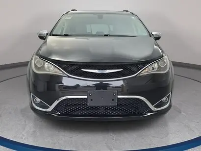 2017 Chrysler Pacifica Limited photo 2