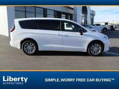 2026 Chrysler Pacifica Select AWD photo 2