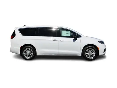 2026 Chrysler Pacifica Select AWD photo 4
