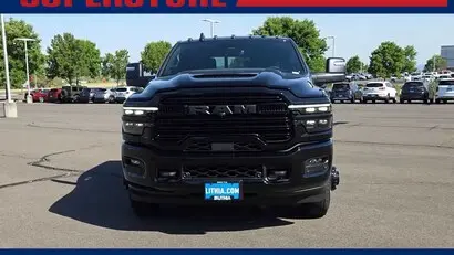 2026 RAM 3500 Laramie 4WD Crew Cab LWB photo 3