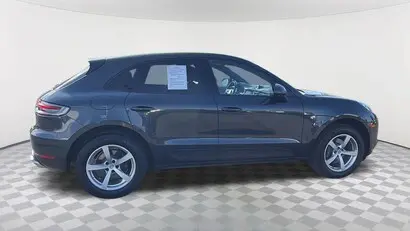 2020 Porsche Macan Base photo 4