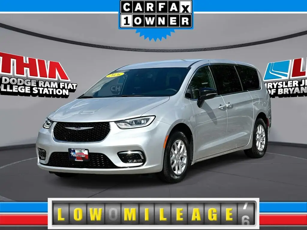 2026 Chrysler Pacifica Select photo 1