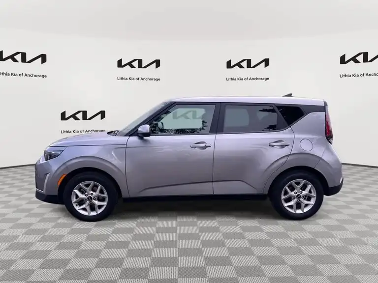 2023 Kia Soul 2.0L S IVT's photo