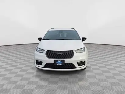 2026 Chrysler Pacifica Select photo 3