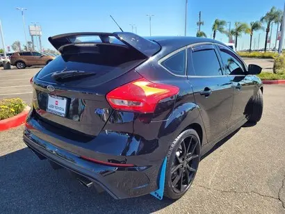 2017 Ford Focus 5 Door Hatch RS photo 4