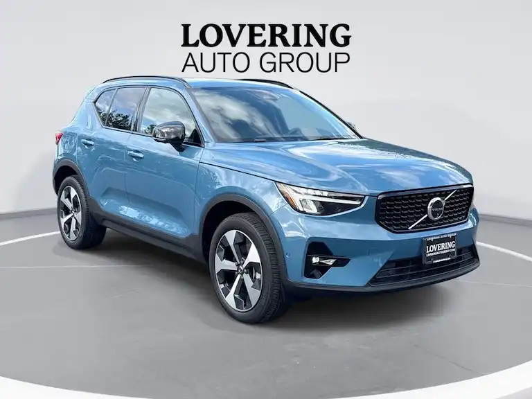 2024 Volvo XC40 B5 Plus Dark AWD's photo