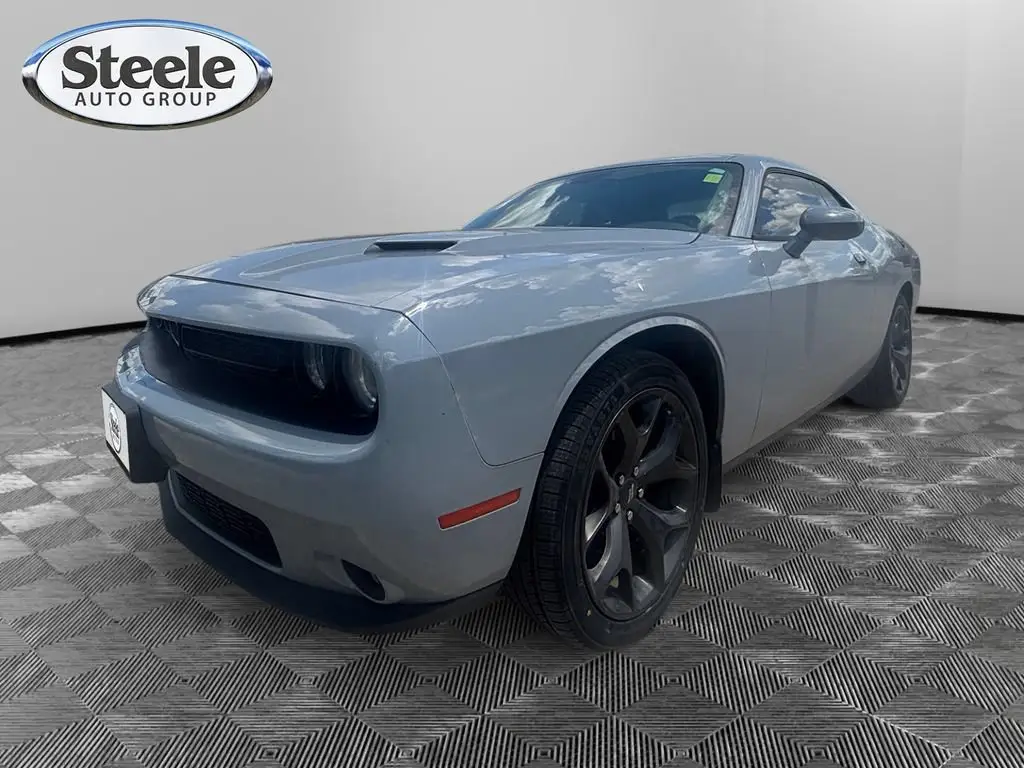 2020 Dodge Challenger SXT Auto photo 1
