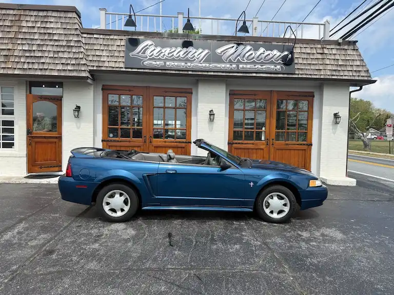 2000 Ford Mustang Base's photo