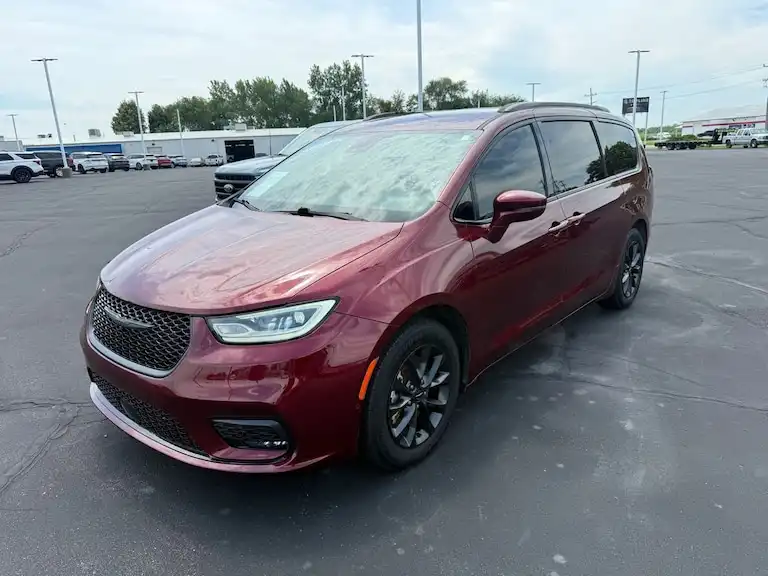 2021 Chrysler Pacifica Touring L's photo