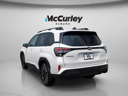 2025 Subaru Forester Premium photo 3