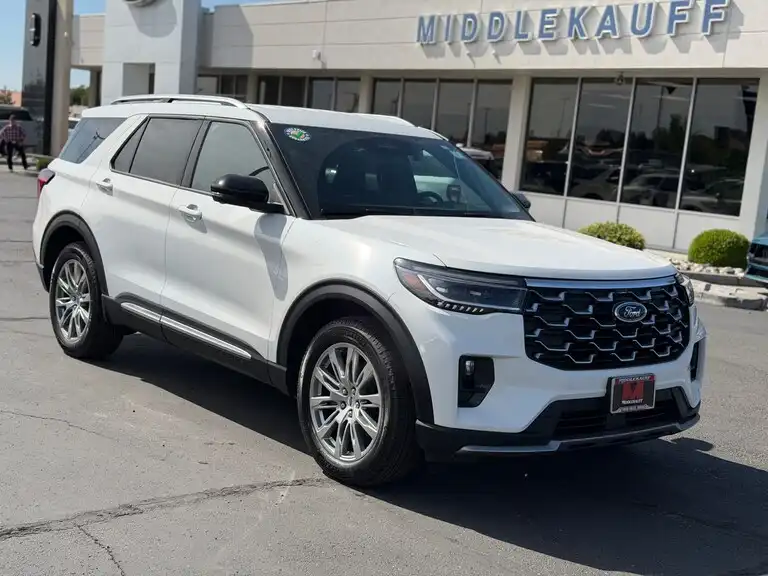 2026 Ford Explorer Platinum 4WD's photo