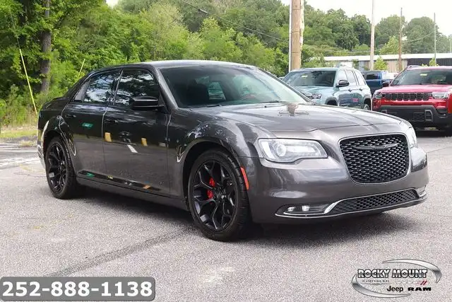 2019 Chrysler 300 Touring's photo