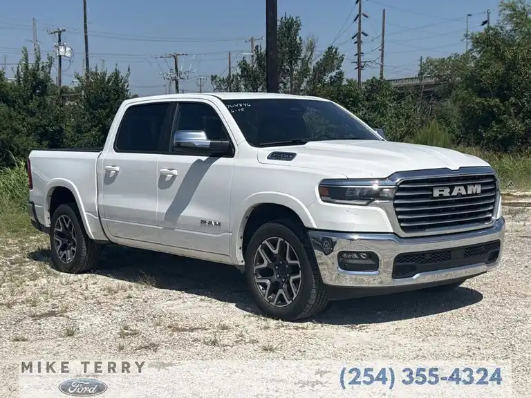 2025 RAM 1500 Laramie 4x4 Crew Cab 5'7's photo