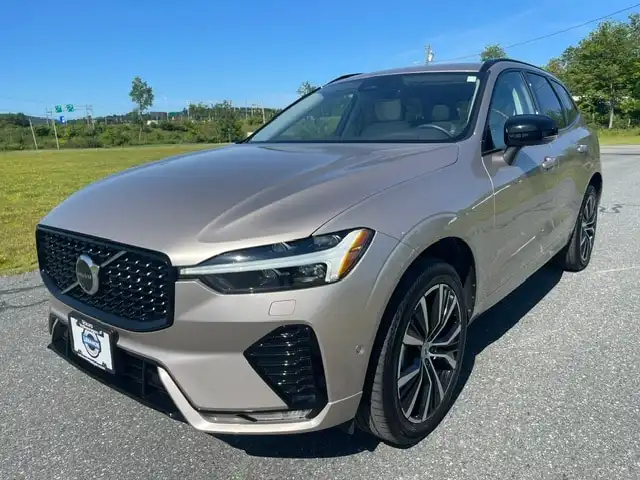 2025 Volvo XC60 B5 Plus Dark AWD's photo