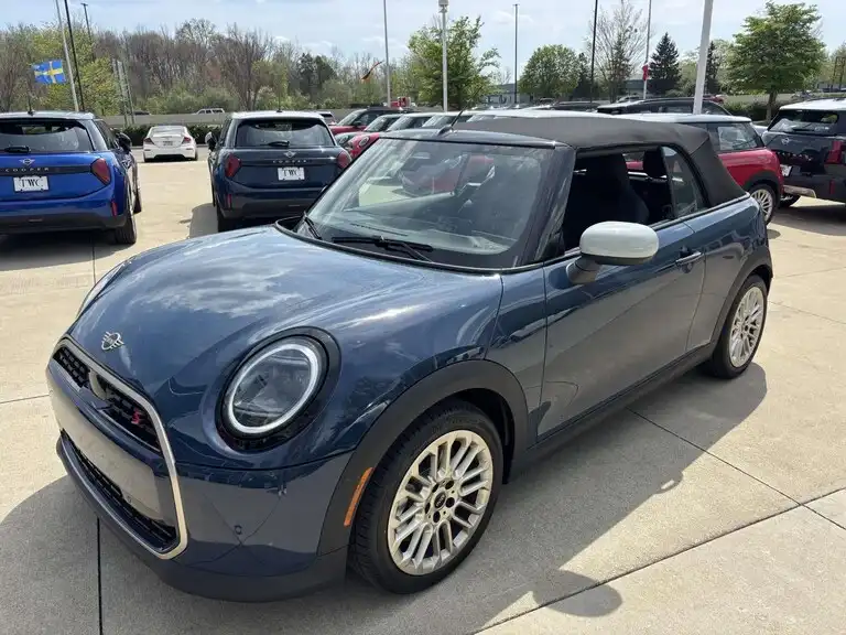 2026 MINI Convertible Cooper S Signature's photo
