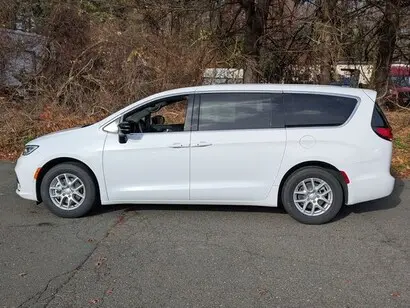 2026 Chrysler Pacifica Select photo 2