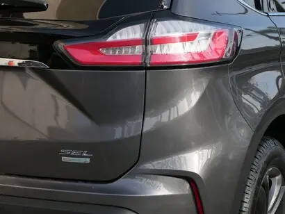 2020 Ford Edge SEL photo 5