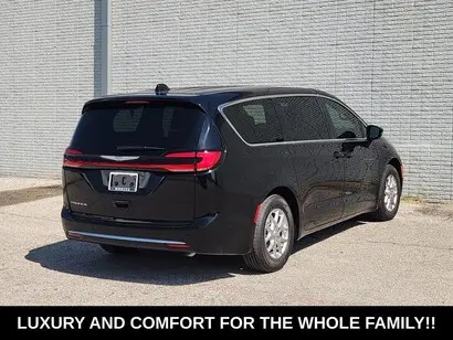 2025 Chrysler Pacifica Select photo 4