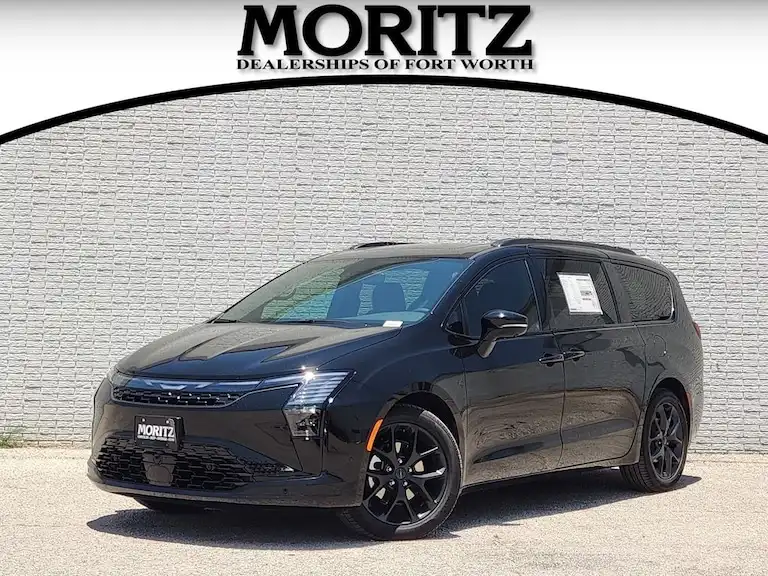 2027 Chrysler Pacifica Limited's photo
