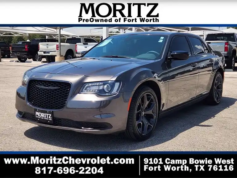 2023 Chrysler 300 Touring's photo