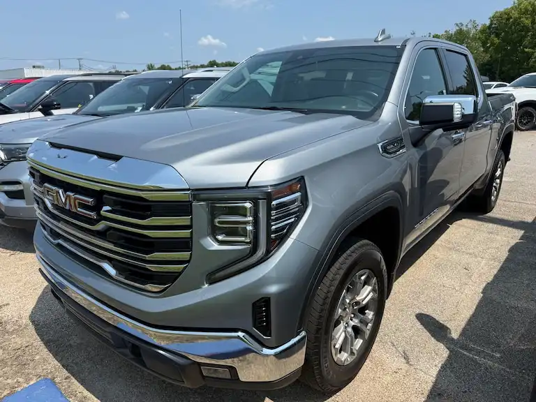 2025 GMC Sierra SLT 4WD Crew Cab Short Box's photo
