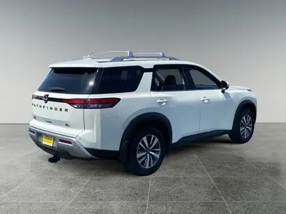 2024 Nissan Pathfinder SL 2WD photo 5