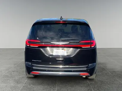 2024 Chrysler Pacifica Touring photo 4