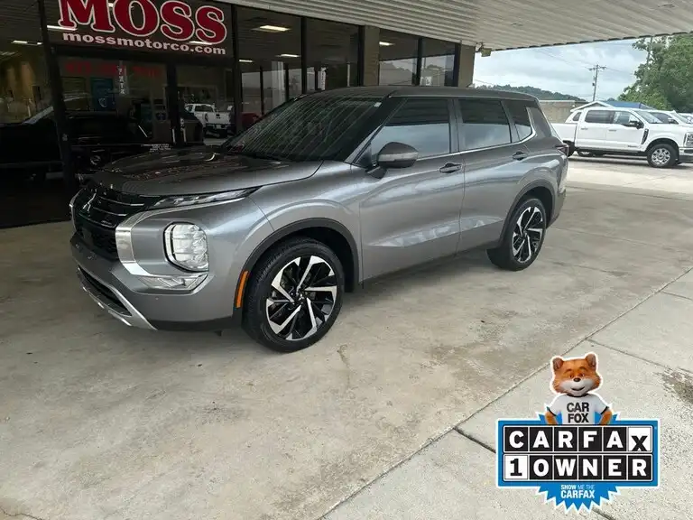 2023 Mitsubishi Outlander SE 2WD's photo