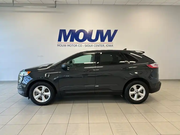2021 Ford Edge SE's photo