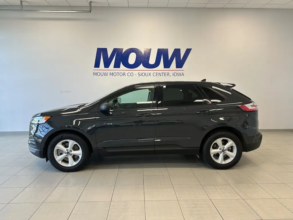 2021 Ford Edge SE photo 1