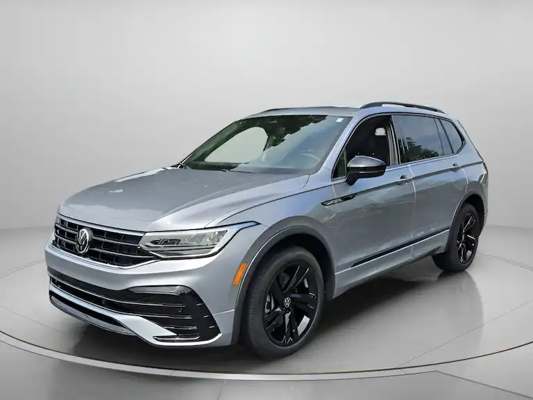 2024 Volkswagen Tiguan 2.0T SE R-Line Black's photo