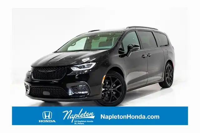 2025 Chrysler Pacifica Limited's photo