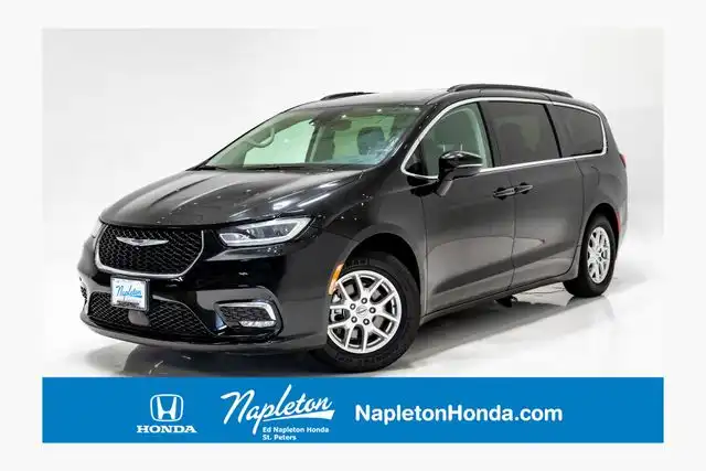 2022 Chrysler Pacifica Touring L's photo