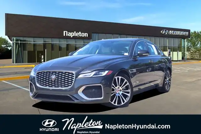 2022 Jaguar XF P250 SE's photo