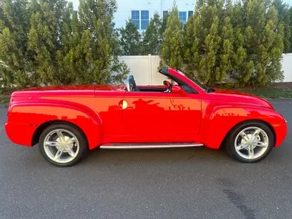 2004 Chevrolet SSR LS photo 3