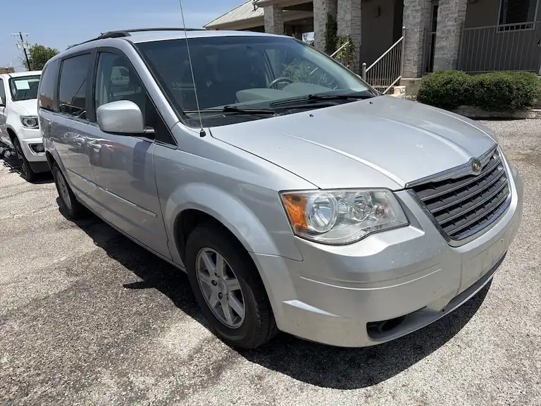 2010 Chrysler Town & Country Touring's photo