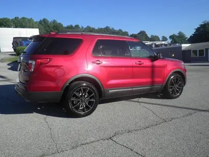 2017 Ford Explorer XLT 4WD photo 4