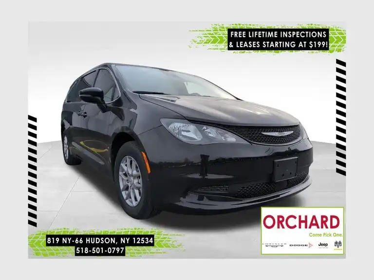 2026 Chrysler Voyager LX's photo