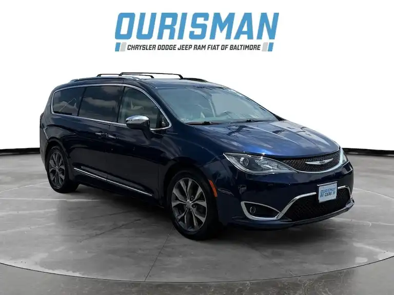 2017 Chrysler Pacifica Limited's photo