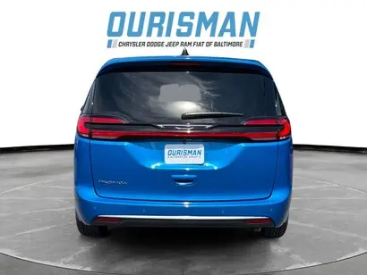2027 Chrysler Pacifica Select photo 5
