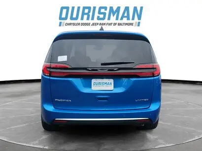 2027 Chrysler Pacifica Limited photo 5