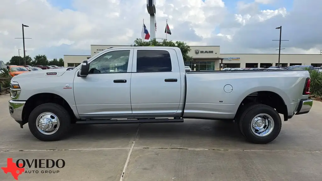 2026 RAM 3500 Tradesman 4WD Crew Cab LWB photo 1