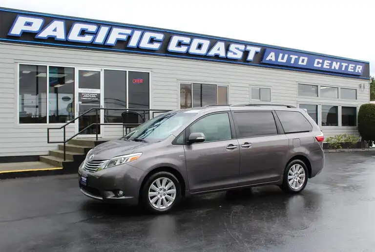 2017 Toyota Sienna Limited V6 AWD 7-Passenger's photo