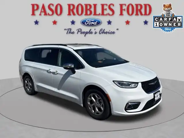2023 Chrysler Pacifica Limited's photo